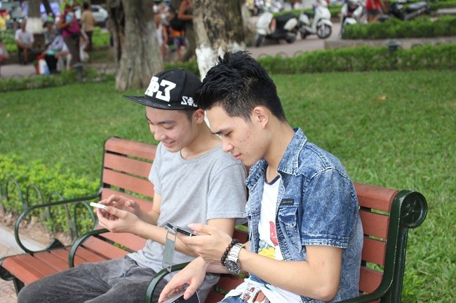 Ngạc nhiên vì có wifi “chùa” quanh hồ Hoàn Kiếm ảnh 7