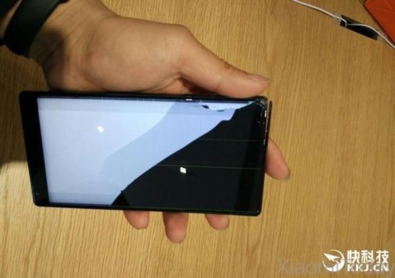 Không kính Gorilla Glass, Xiaomi Mi MIX đẹp nhưng mong manh, dễ vỡ ảnh 1