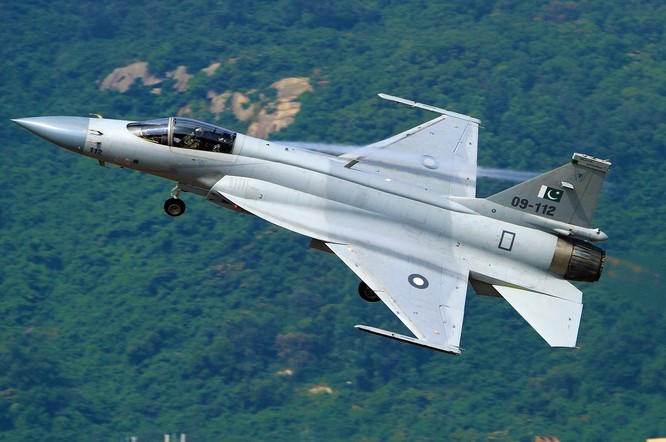 Tejas Ấn Độ vs FC-1 Trung Quốc: Liệu đã xứng “kỳ phùng địch thủ”? ảnh 1