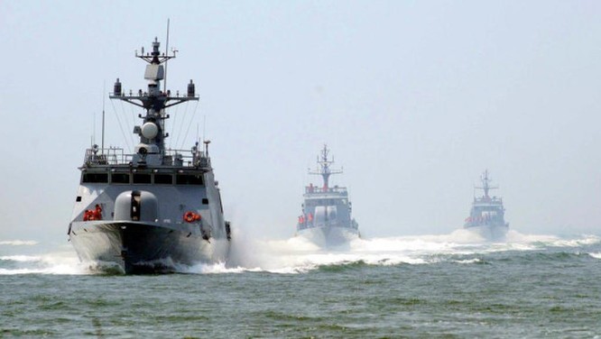 Hải quân Trung Quốc tập trận trên Biển Đông cuối tháng 6/2010 (Ảnh: AFP)