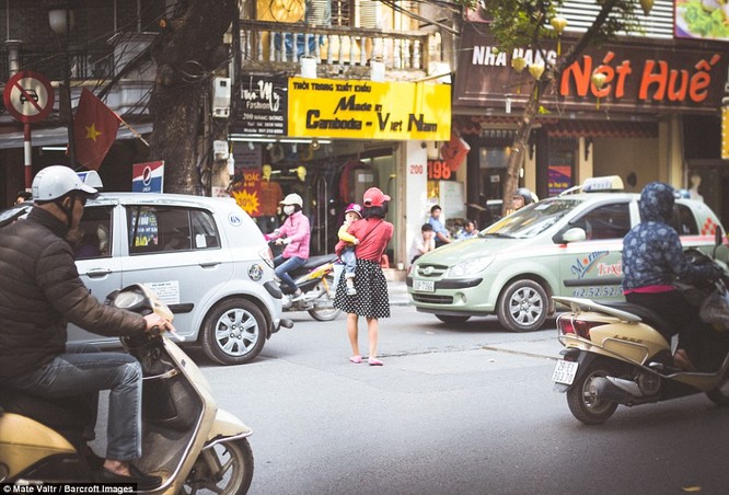 Giật mình hình ảnh phố phường Hà Nội trên báo Anh ảnh 13