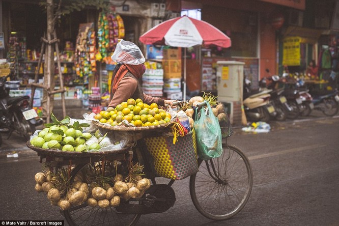 Giật mình hình ảnh phố phường Hà Nội trên báo Anh ảnh 1