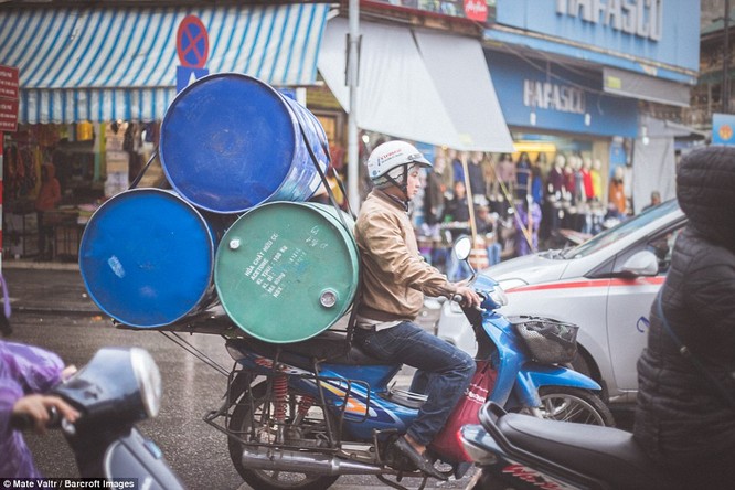 Giật mình hình ảnh phố phường Hà Nội trên báo Anh ảnh 3
