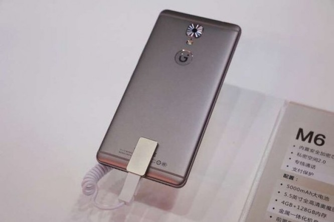 Smartphone pin “khủng”, bảo mật tới 10 lớp ảnh 1
