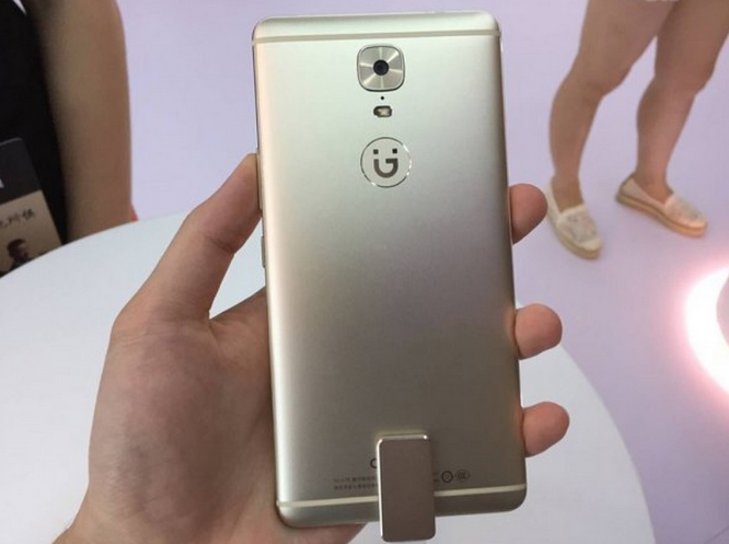 Smartphone pin “khủng”, bảo mật tới 10 lớp ảnh 3