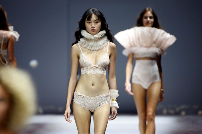 Mãn nhãn màn trình diễn tại Tuần lễ thời trang Paris 2016 ảnh 10