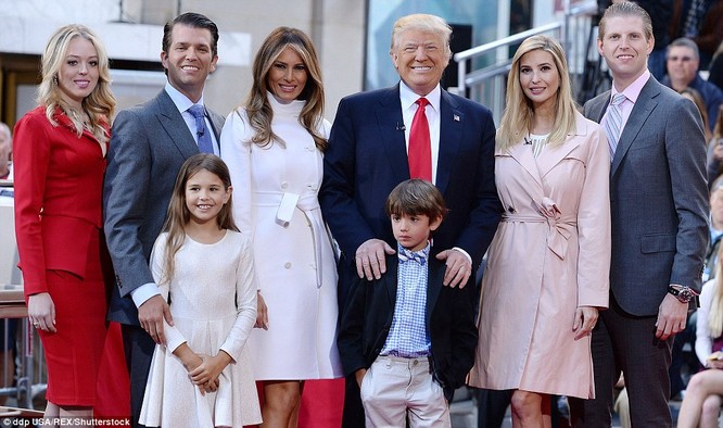 Video: "Đột nhập" căn hộ dát vàng trị giá 100 triệu USD của Tân Tổng thống Trump ảnh 9