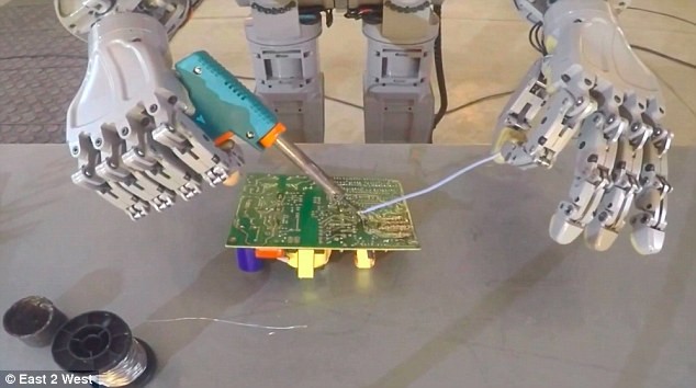 Choáng với các Robot Nga chuẩn bị chinh phục mặt trăng ảnh 3