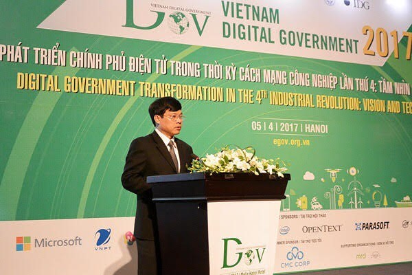 Phó Chủ tịch UBND TP. Hà Nội Ngô Văn Quý trao đổi tại Hội thảo quốc gia về Chính phủ điện tử