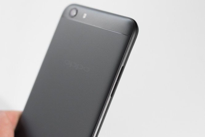 OPPO ra mắt F3 phiên bản đen nhám huyền bí, giá 6,99 triệu đồng ảnh 2