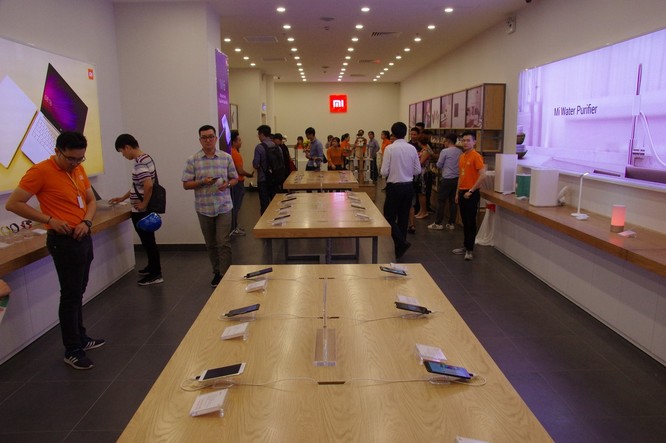 “Đột nhập” Mi Store ủy quyền đầu tiên tại Việt Nam ảnh 1