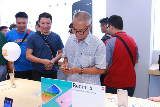 “Đột nhập” cửa hàng Mi Store rộng hơn 240m2 đầu tiên tại Hà Nội ảnh 9