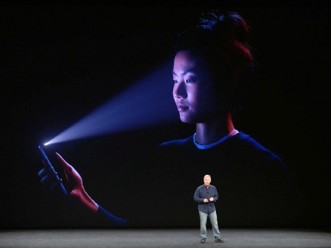 Tại sao bạn nên chọn iPhone X thay vì iPhone 8? ảnh 3