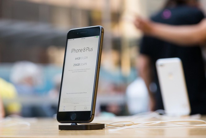 iPhone 8/ iPhone 8 Plus chính thức bán ra: nụ cười trên gương mặt người mua ảnh 6