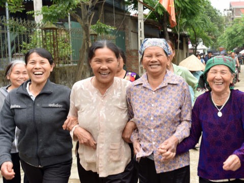 Nhịp sống bình yên đã trở lại với người dân thôn Hoành - Ảnh: Zing