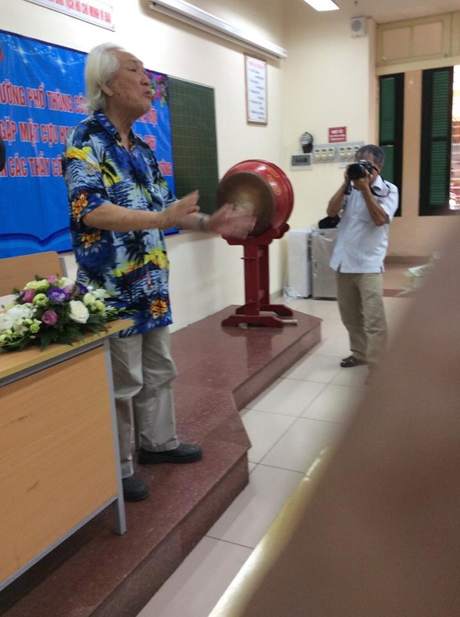 Thày Thinh trên bục giảng