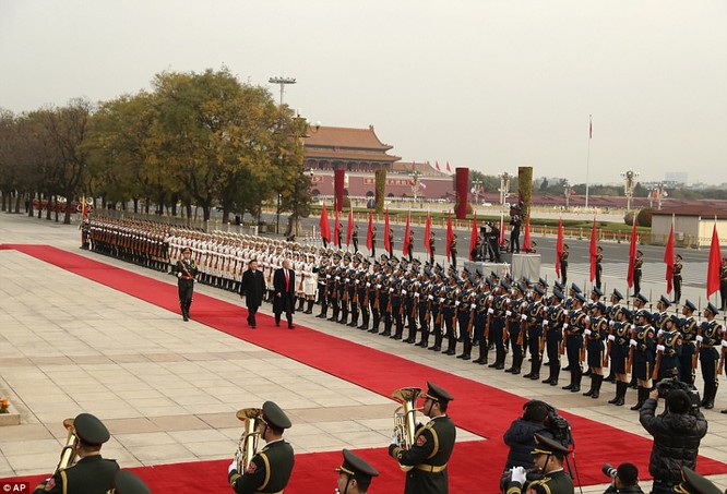 Trung Quốc trải thảm đỏ và ‘núi thỏa thuận’ 250 tỷ USD đón ông Trump ảnh 2