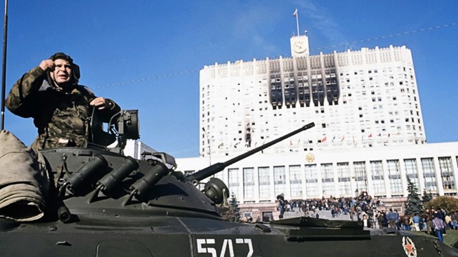 Năm 1993, ông Boris Yeltsyn đã hạ lệnh bắn vào tòa nhà Quốc hội Nga, đánh dấu sự bắt đầu một thời kỳ khủng hoảng với đất nước này.