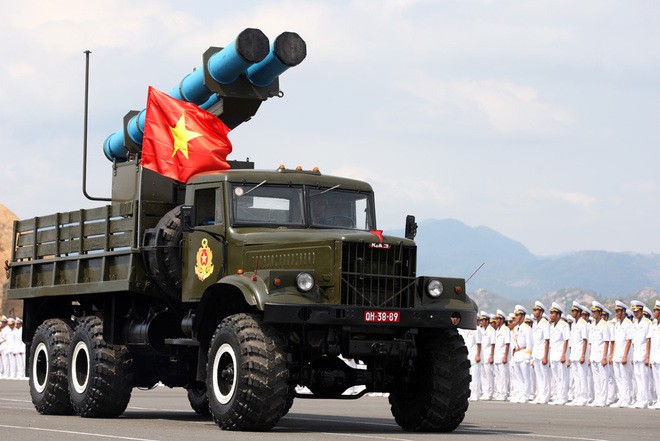 Hải quân Việt Nam ở quân cảng Cam Ranh (ảnh VNE)