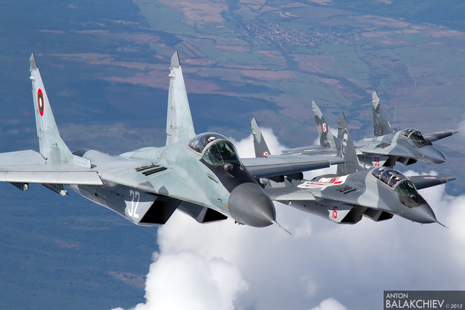 Ukraine bắt giữ đối tượng buôn lậu phụ kiện máy bay MiG-29 ảnh 1