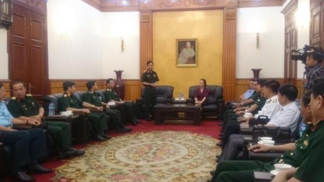 Trung tướng Phan Văn Giang, Tổng Tham mưu trưởng Quân đội nhân dân Việt Nam làm việc với lãnh đạo thành phố Hải Phòng về công tác phối hợp tìm kiếm cứu nạn.