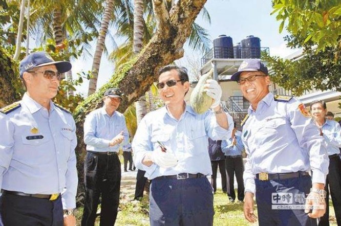 Ngày 28/1/2016, nguyên Tổng thống Đài Loan Mã Anh Cửu đổ bộ trái phép lên đảo Ba Bình của Việt Nam. Ảnh: Chinatimes Đài Loan.