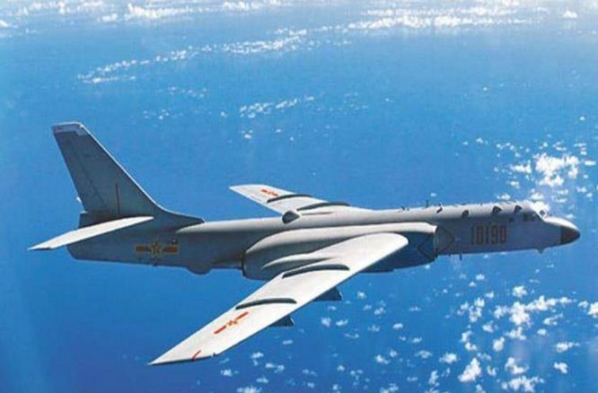 Máy bay ném bom H-6K Trung Quốc tiến hành