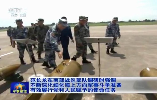 Thượng tướng Phạm Trường Long, Ủy viên Bộ Chính trị, Phó Chủ tịch Quân ủy Trung ương Trung Quốc cùng các tướng lĩnh cấp cao của PLA thị sát Chiến khu miền Nam. Ảnh: CCTV/Thời báo Hoàn Cầu, Trung Quốc.