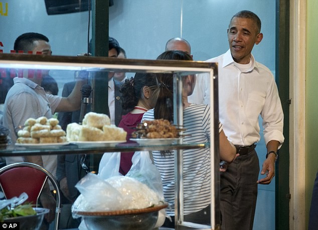 Chương trình có cảnh Tổng thống Obama ăn bún chả ở Hà Nội lên sóng CNN ảnh 5