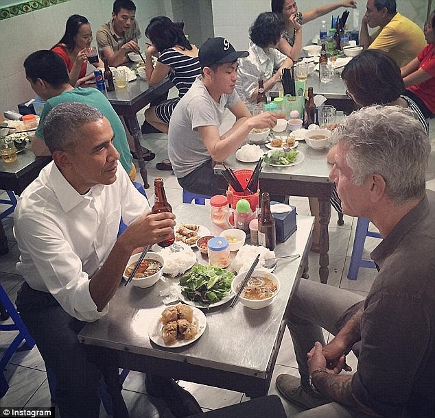 Ông Anthony Bourdain trò chuyện với nhà lãnh đạo Mỹ trong