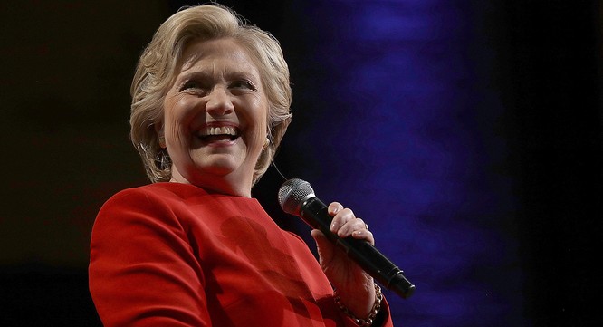 Bà Hillary Clinton.