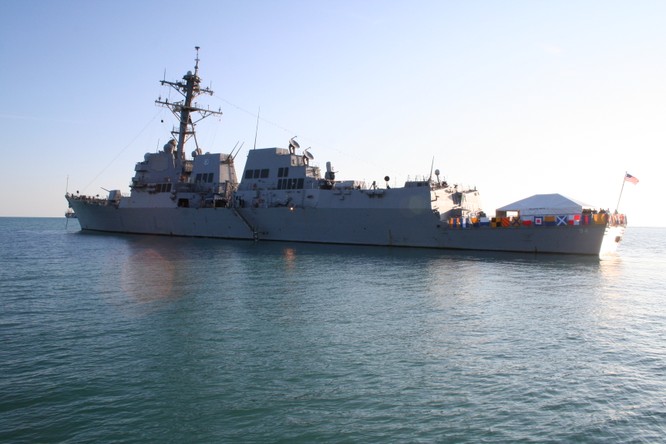 Khu trục hạm USS Nitze