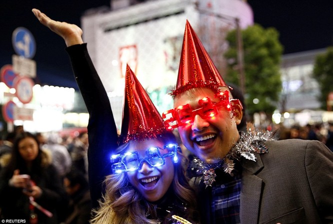 Toàn cảnh thế giới đón năm mới 2017 với không khí tươi vui và pháo hoa rực rỡ ảnh 26