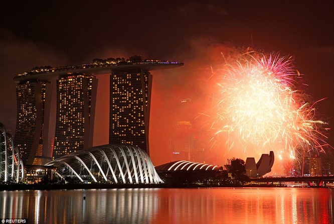 Toàn cảnh thế giới đón năm mới 2017 với không khí tươi vui và pháo hoa rực rỡ ảnh 22