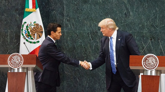 Tổng thống Mexico Enrique Pena Nieto và ông Trump (ảnh tư liệu)
