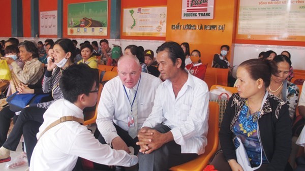 Ông Tây điều hành hãng xe khách Việt ảnh 1