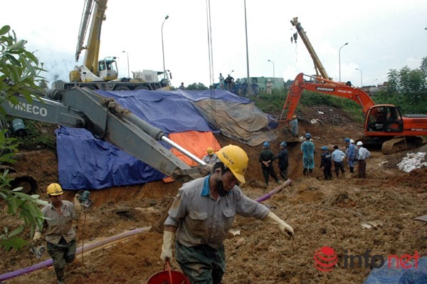 Cận cảnh đoạn vỡ đường ống dẫn nước sạch Sông Đà lần thứ 15 ảnh 12