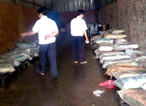 Hơn 18 tấn mỡ bẩn bị đánh cắp khỏi kho đang niêm phong ảnh 1