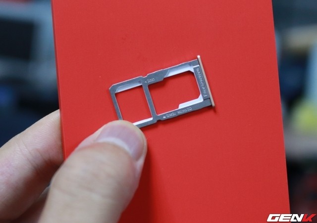 Cận cảnh OnePlus X vàng hồng đẹp như tranh vẽ đầu tiên trên thế giới ảnh 16