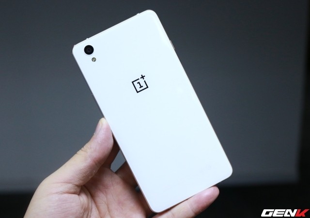 Cận cảnh OnePlus X vàng hồng đẹp như tranh vẽ đầu tiên trên thế giới ảnh 1