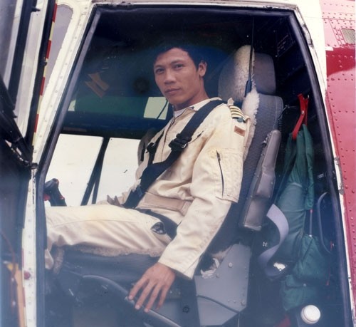 Phi công Vũ Thành Cung trong những ngày tham gia bay dầu khí cho Na Uy.