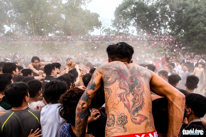 Đánh đấm nhau gục hàng loạt ở Hội Phết Hiền Quan ảnh 3