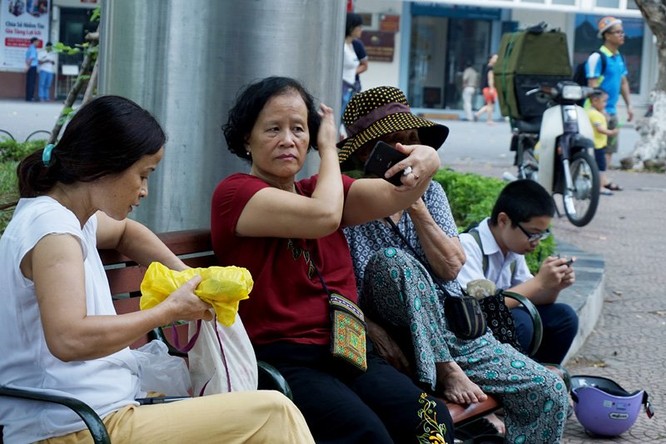 Chụp ảnh “tự sướng” len lỏi đến mọi ngõ ngách đời thường ảnh 14