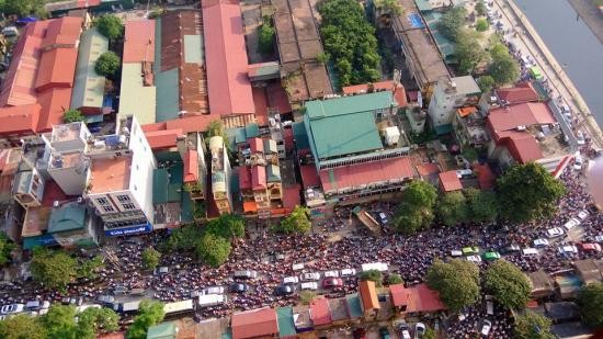 Bí thư Hà Nội: Kiểm soát, tiến tới hạn chế xe máy, ô tô ảnh 1