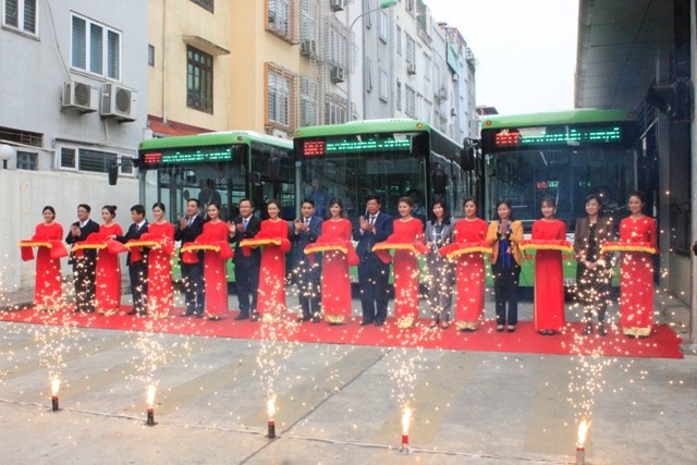 Chủ tịch Hà Nội mong người dân thông cảm về buýt nhanh BRT ảnh 1