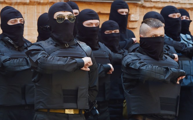 Những tổ chức cực hữu như Right Sector tham gia sâu vào đời sống chính trị và cả hành pháp ở Ukraine