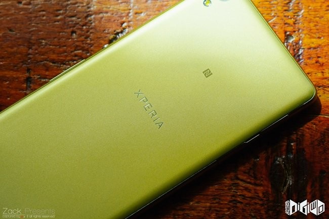 Mê mẩn với Sony Xperia XA màu vàng chanh ảnh 12