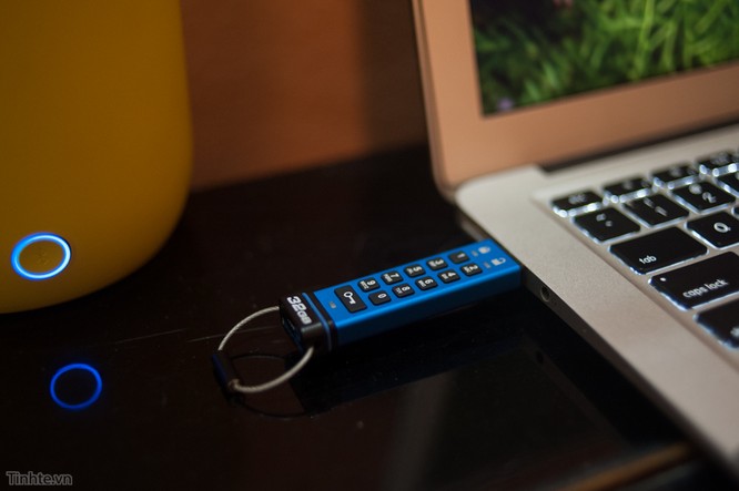 Trên tay ổ USB Flash bảo mật bằng phím số của Kingston ảnh 4