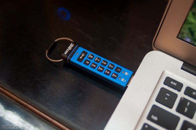 Trên tay ổ USB Flash bảo mật bằng phím số của Kingston ảnh 5