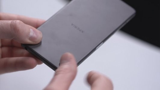 Đập hộp Sony Xperia X phiên bản màu xám ảnh 2